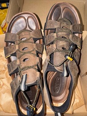 Keen Men's Brown Leather Adjustable Outdoor Sandals | size 13